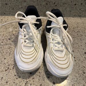 Nike Kids Basketball shoes 1Y